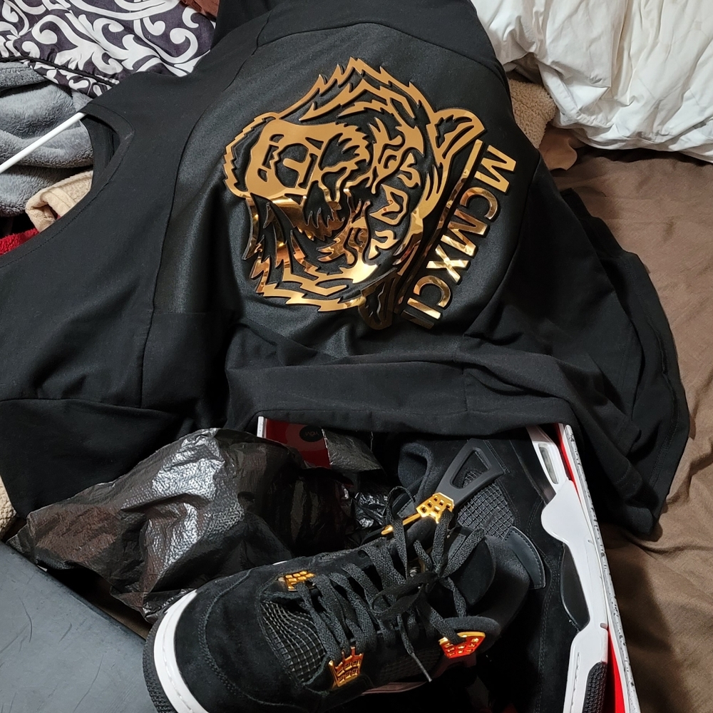 🛑🛑🛑SOLDJordan 4s royaltiesSOLD🛑🛑🛑